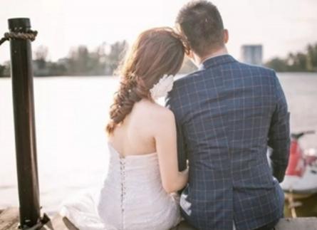 婚后, 夫妻的这4种走路姿势, 能体现两人的感情浓度