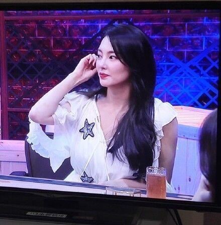 张雨绮离婚后首现身! 面带笑容神采奕奕, 网传离婚原因被官方否认