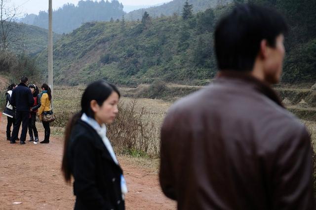 13岁女孩被父亲嫁个29岁男子, 女孩说: “大哥哥对我很好! ”