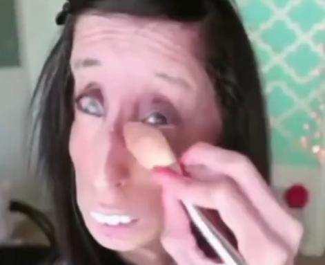 女子长相个性, 直播化妆, 画完之后成了这样子!