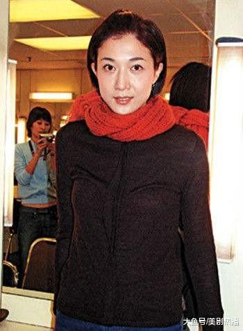 成龙的错误, 吴绮莉的悲哀! 如今接电话被诅咒“为何还不死” !