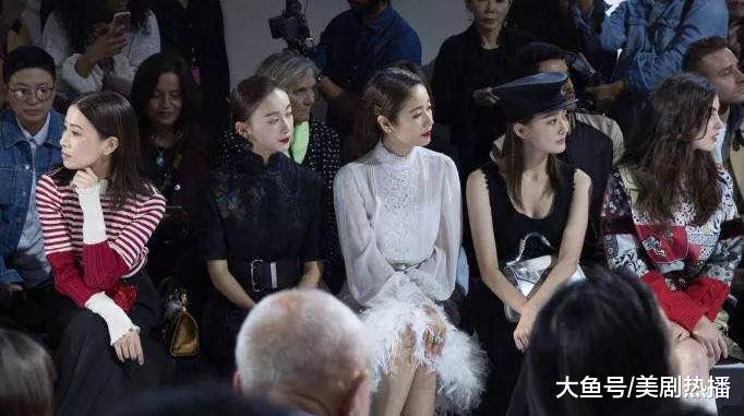 娴妃令妃在时装周遇到紫薇格格, 网友: 还是林心如气场最强!