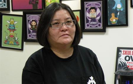 她从黑道手里救下林志玲, 王菲那英都是靠她走红, 今替人养子16年