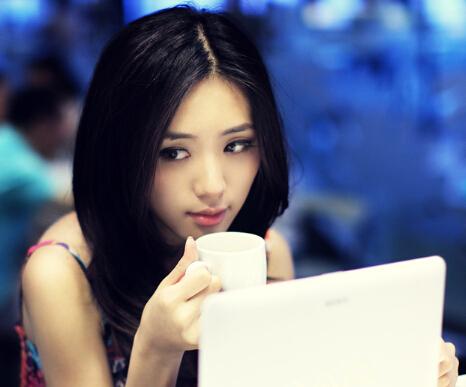 我们早已过了耳听爱情的年纪, 知道情话只是爱情的添加剂