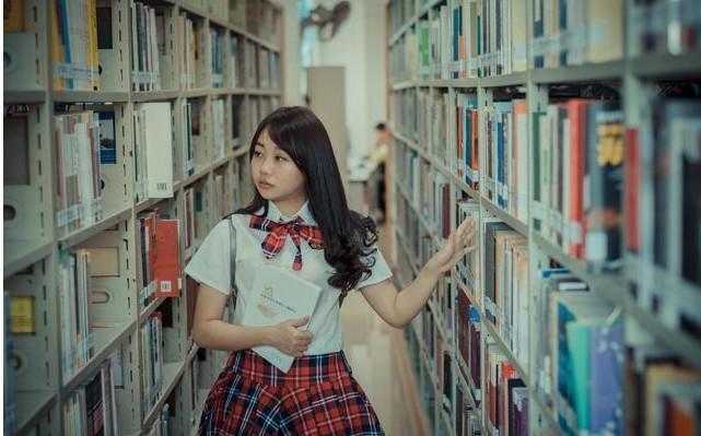 23岁女实习生独自一人在家, 胃部烧痛昏迷! 医生说: 你来晚了