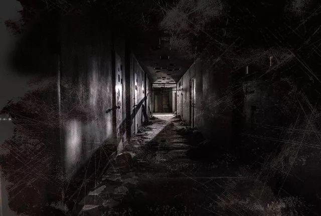而且,不论从故事架构还是拍摄手法,甚至精神病院的背景, 《昆池岩》