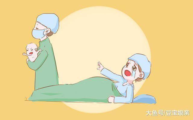 医生剪完脐带后的这个动作, 已经说明宝宝的状况
