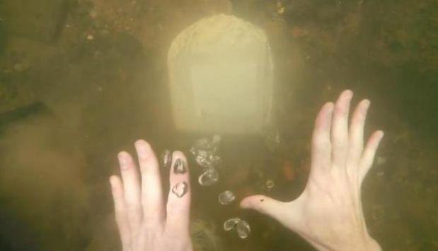 小伙竟然在河底发现好东西, 让人哑口无言!