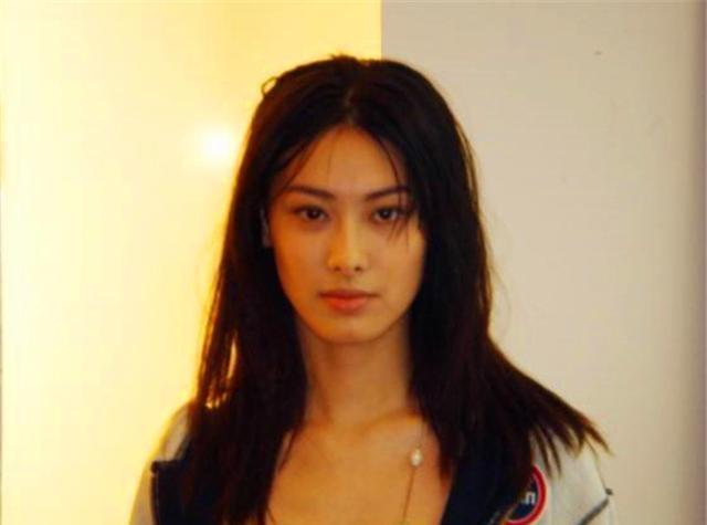 为什么梁洛施嫁不进豪门, 看看郭晶晶就明白差距究竟在哪里!