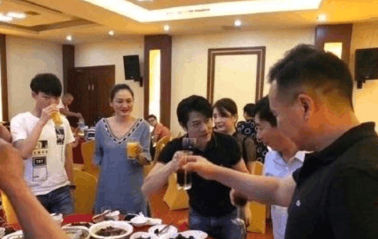 方媛庆生31岁点赞网友祝福, 却和老公无互动