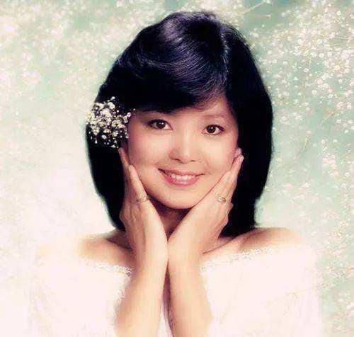成龙最爱的3个女人——一个终生未嫁, 另一个去世多年, 唯独她羡煞旁人!