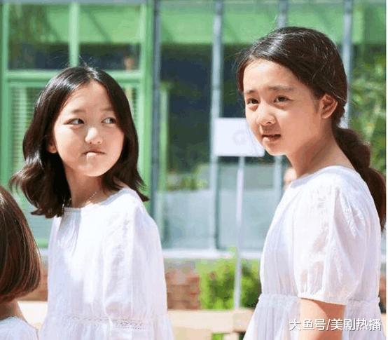 李嫣黄多多同台走秀, 一个超模气质, 一个纯真甜美, 你更喜欢谁?
