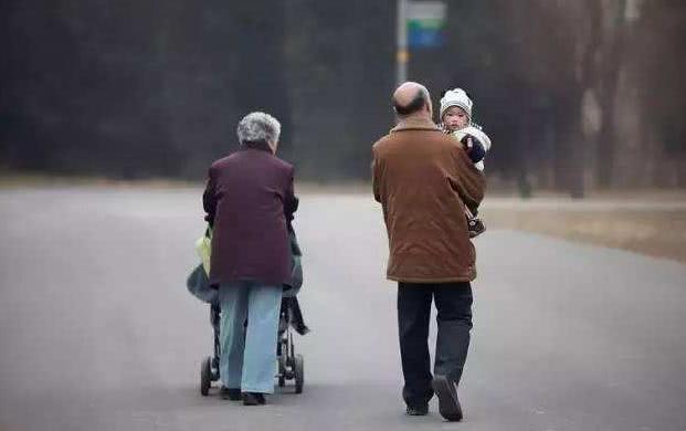 2岁宝宝突然咳嗽不停, 紧急送医, 医生劝告: 这东西最好别给孩子吃!