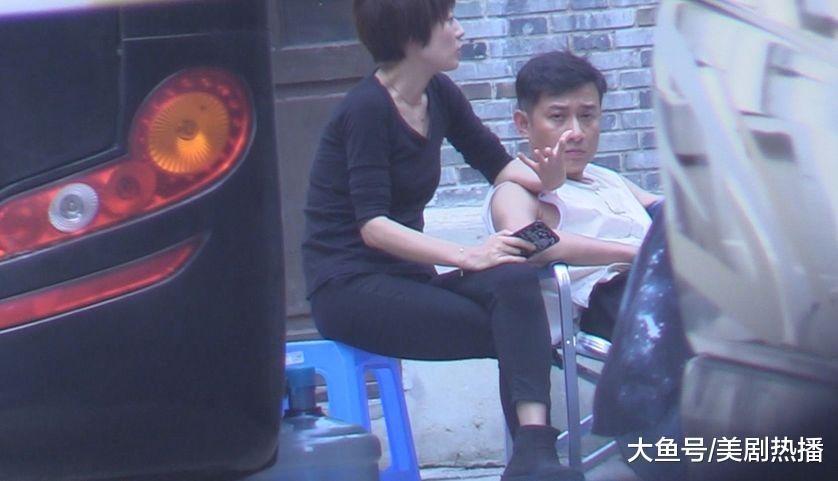 马伊琍探班文章, 俩人亲密无间! 网友: 她是个伟大的女人!