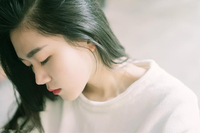 这四种女人最不自爱, 男人会谈恋爱但不会娶回家