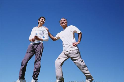 40岁后, 8个标准测出健康, 中5个以上是长寿体质, 医生都羡慕!