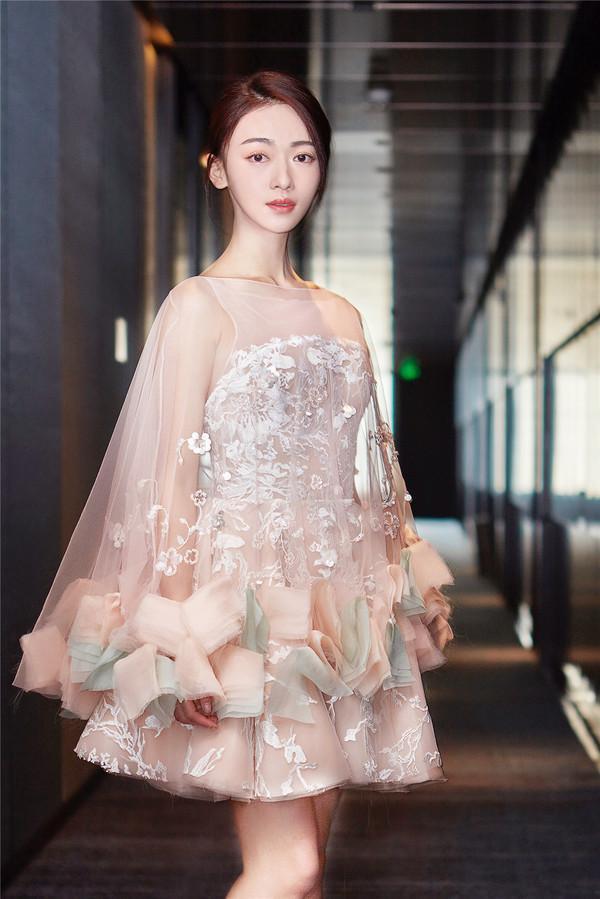 她为演《延禧攻略》女一号, 剃光自己的眉毛筹拍之前疯狂瘦了11斤