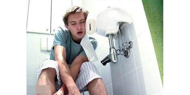 一旦上厕所出现这种状况, 千万别忽视, 是胃在给你敲警钟!