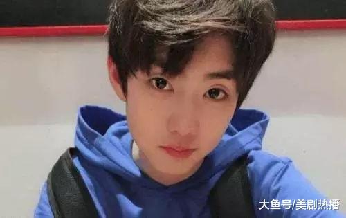 TF家族14岁练习生私联粉丝, 欠钱不还恋爱被扒, 现在偶像没红就飘?
