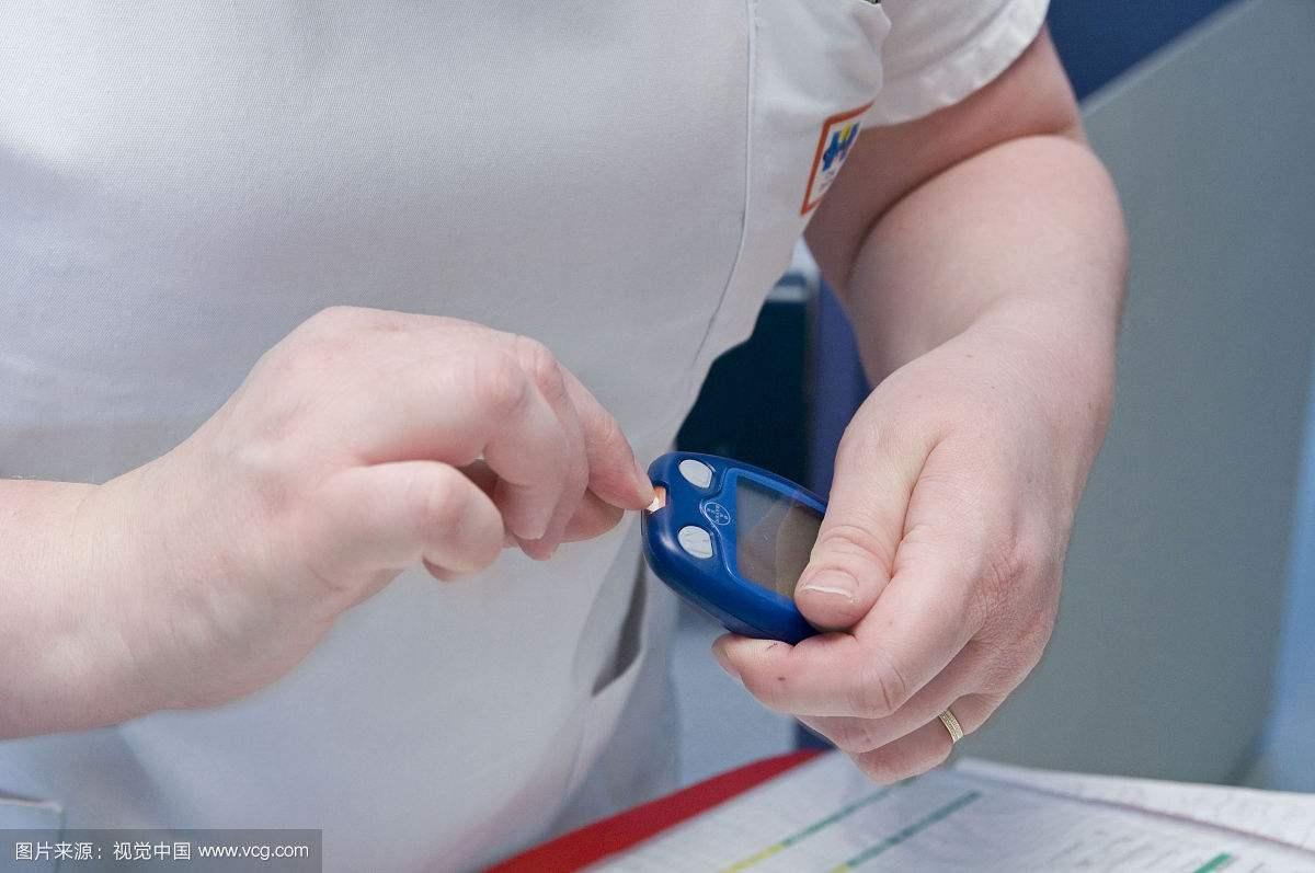 4岁女孩食量增大, 半夜总上厕所, 检查完奶奶瘫坐在地大骂自己