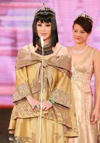 “中国第一美妇”曾离婚坐牢, 70岁却成美艳整容脸