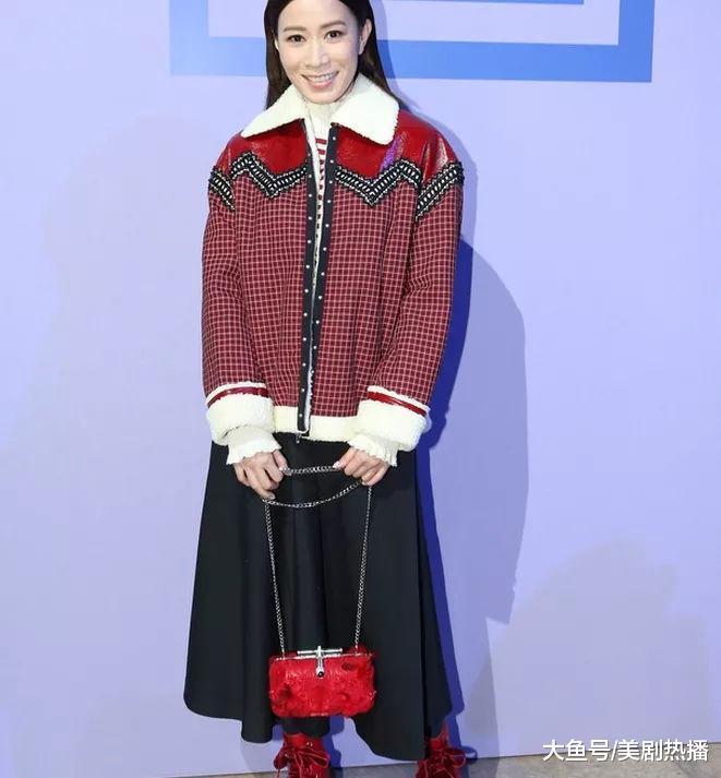 娴妃令妃在时装周遇到紫薇格格, 网友: 还是林心如气场最强!