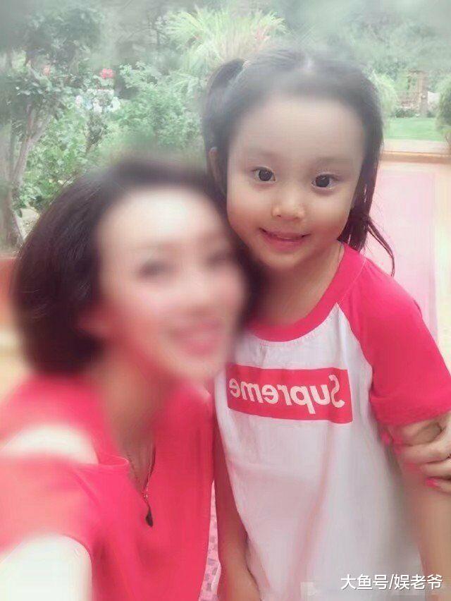 忽视“李薛”传言, 李小璐带甜馨高调聚会, 贾乃亮独自过父亲节!