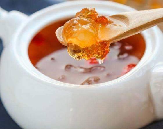 中医建议: 女人25岁后, 每天睡前吃点它, 防衰老更养人皮肤白嫩