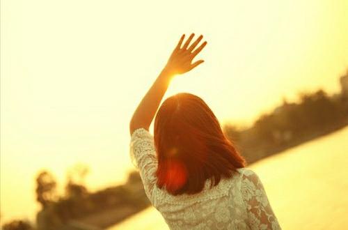 一个人也不要怕, 总有人会懂得欣赏。余生那么长, 你慌什么张