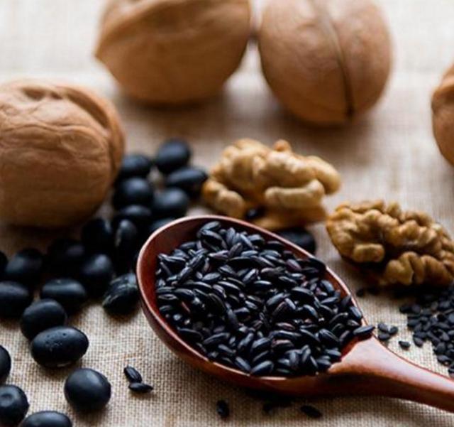 乳腺胀痛有结节? 常吃这几种食材通乳散结, 缓解增生不惹妇科病