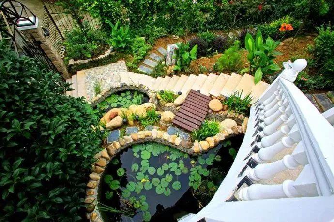 庭院里光有花还不够, 建一处小水景, 美的让人心动!