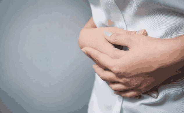 女人内裤若出现“小点”, 要注意了, 有可能是宫颈癌! 须及早预防