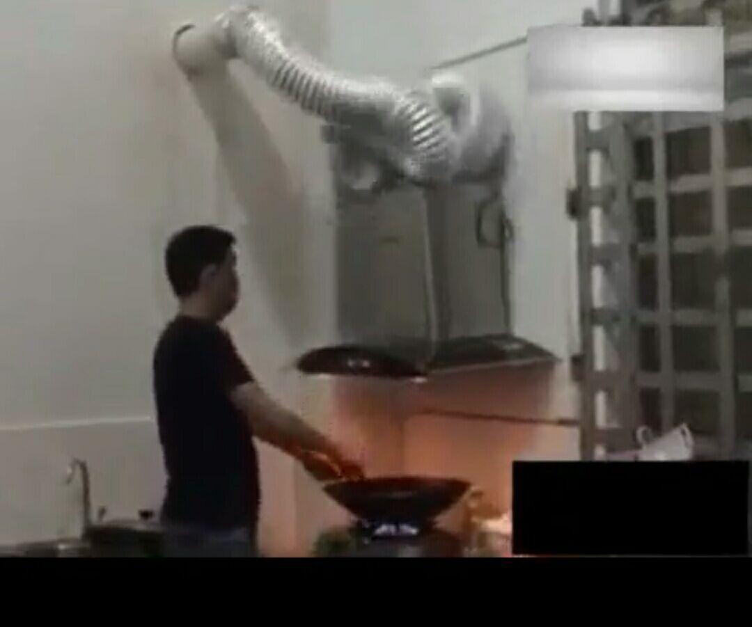 男子家中正在炒菜, 发生这样的画面