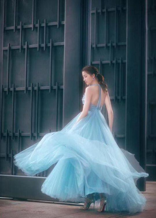 关晓彤总算穿对了! 这次红毯造型终于被认可, 卖家秀实力上线