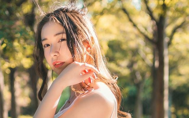 女人有这三个表现, 说明心里还有其他男人
