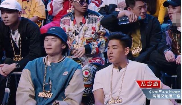 这位选手质疑吴亦凡, 还不断点评选手, 他到底是什么来头?