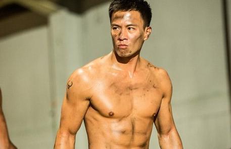 刚出道被徐克看中接替李连杰, 得向华强力捧不火, 如今仍在演配角