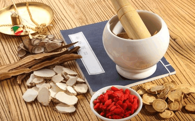 长期吃药的人请注意: 预防肝病, 首先得清楚这四件事