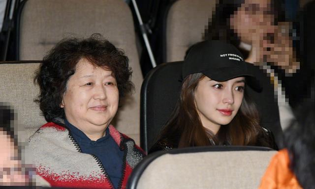 黄晓明赚钱交给妈妈, 与杨颖婚后AA制