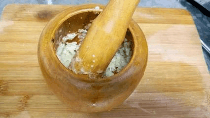 柳枝难找不用怕, 把“它”弄碎兑点水, 扦插绿植照样发新芽