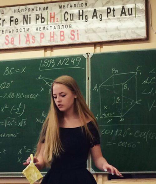 最美数学老师, 网友: 碰到这样的数学老师让我逃课我都不逃