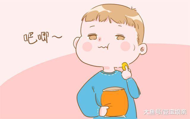 老人这个习惯, 会把病菌传染给孩子, 宝妈看到要阻止