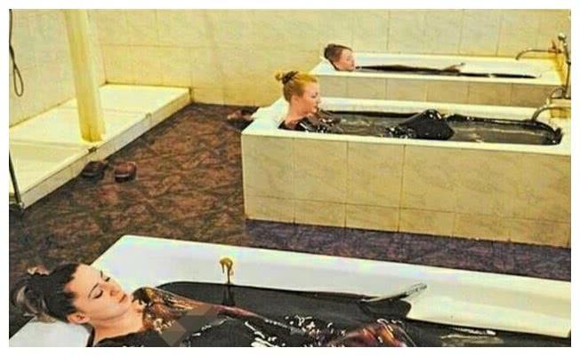 这个澡堂洗一次花三千块, 每天却有不少人慕名而来