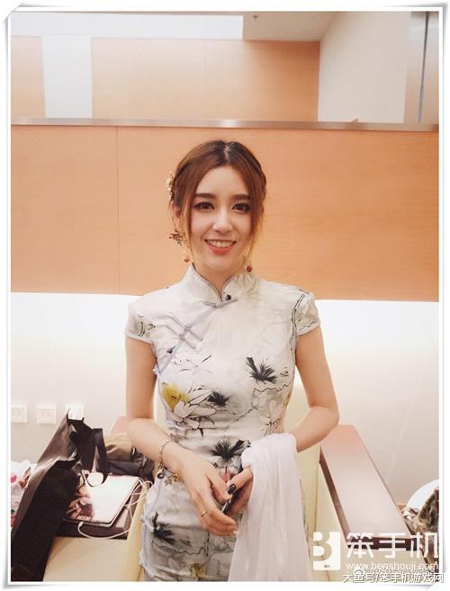 开奔驰喝战马,rita沉迷电竞椅的梗不可自拔,网友:你逼