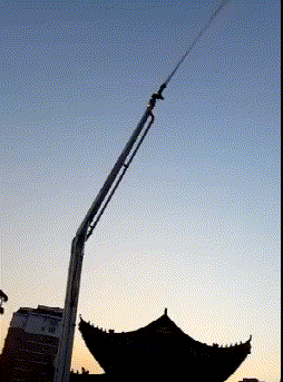 搞笑gif: 北方冬天的电线杆都很甜的又一铁证