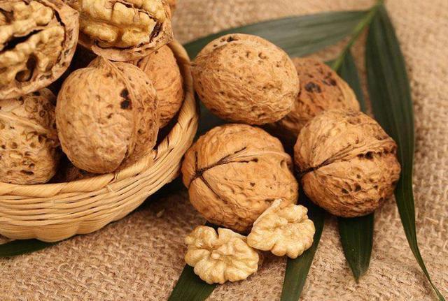 别人怕上火她却连吃30天核桃, 身体有奇迹般变化