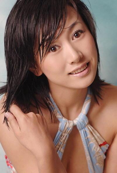 出道17年零绯闻, 22岁获金鸡奖最佳女配, 今凭容嬷嬷上热搜翻红