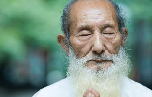 医生都羡慕: 脸上有这3个特点的人, 说明有富贵长寿之命!