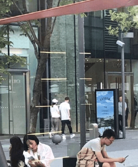 网友爆料称昨天赵丽颖跟冯绍峰在