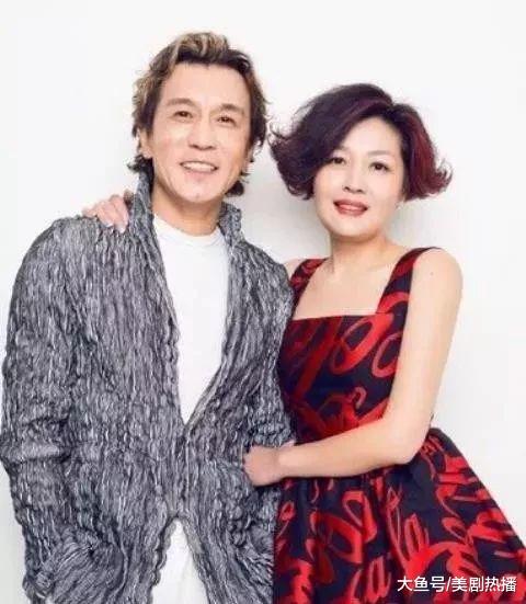 新疆名嘴、央视知名主持李咏因病离世, 还记得他当年的《幸运52》么?